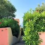 Beautiful Gulf Of St Tropez Mazet With Large Terrace, Private Area 아파트