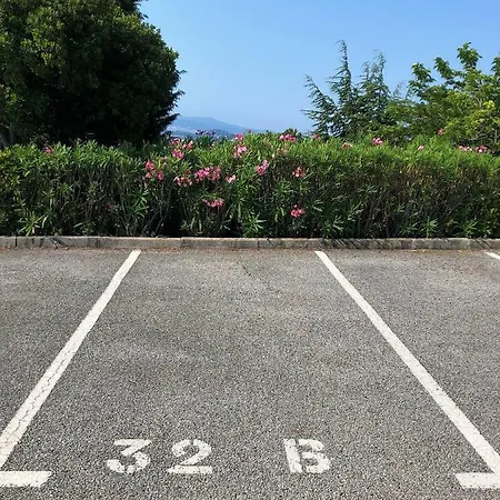 Apartment Beautiful Gulf Of St Tropez Mazet With Large Terrace, Private Area