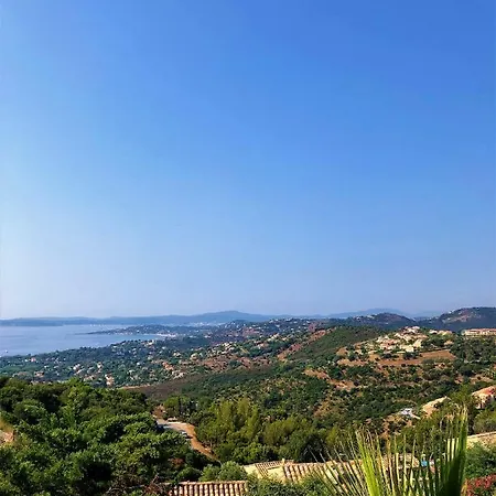Beautiful Gulf Of St Tropez Mazet With Large Terrace, Private Area דירה